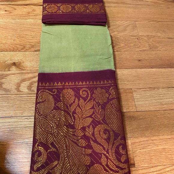 Madurai Sungudi Cotton Saree - Plain Body and Mayuri Pattu Big Border for Women - Picture 2 of 3